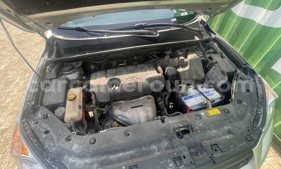 Sayi Na hannu Toyota RAV4 Azurfa Mota in Douala a Ƙasar Kamaru Sayi Na hannu Toyota RAV4 Azurfa Mota in Douala a Ƙasar Kamaru