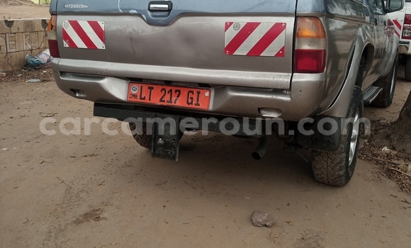 Sayi Na hannu Mitsubishi L200 Blue Mota in Douala a Ƙasar Kamaru Sayi Na hannu Mitsubishi L200 Blue Mota in Douala a Ƙasar Kamaru