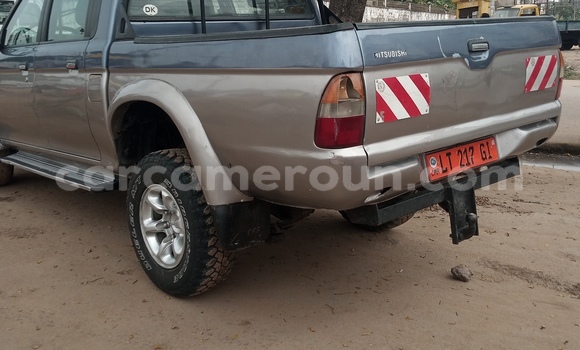 Sayi Na hannu Mitsubishi L200 Blue Mota in Douala a Ƙasar Kamaru Sayi Na hannu Mitsubishi L200 Blue Mota in Douala a Ƙasar Kamaru