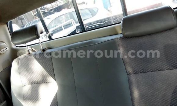 Sayi Na hannu Toyota Pickup Black Mota in Douala a Ƙasar Kamaru Sayi Na hannu Toyota Pickup Black Mota in Douala a Ƙasar Kamaru