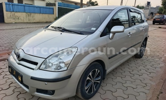 Sayi Na hannu Toyota Corolla Azurfa Mota in Yaounde a Babban Kamaru Sayi Na hannu Toyota Corolla Azurfa Mota in Yaounde a Babban Kamaru