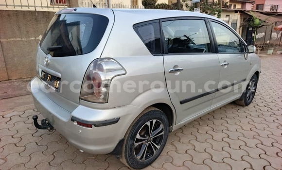 Sayi Na hannu Toyota Corolla Azurfa Mota in Yaounde a Babban Kamaru Sayi Na hannu Toyota Corolla Azurfa Mota in Yaounde a Babban Kamaru