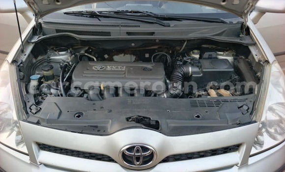 Sayi Na hannu Toyota Corolla Azurfa Mota in Yaounde a Babban Kamaru Sayi Na hannu Toyota Corolla Azurfa Mota in Yaounde a Babban Kamaru