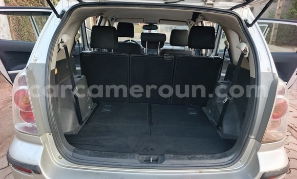 Sayi Na hannu Toyota Corolla Azurfa Mota in Yaounde a Babban Kamaru Sayi Na hannu Toyota Corolla Azurfa Mota in Yaounde a Babban Kamaru