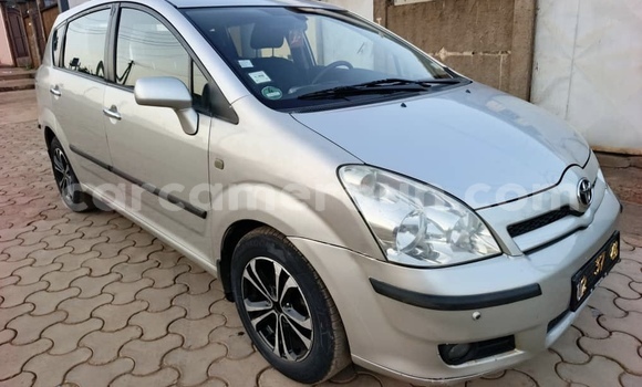 Sayi Na hannu Toyota Corolla Azurfa Mota in Yaounde a Babban Kamaru Sayi Na hannu Toyota Corolla Azurfa Mota in Yaounde a Babban Kamaru