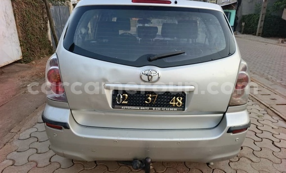 Sayi Na hannu Toyota Corolla Azurfa Mota in Yaounde a Babban Kamaru Sayi Na hannu Toyota Corolla Azurfa Mota in Yaounde a Babban Kamaru