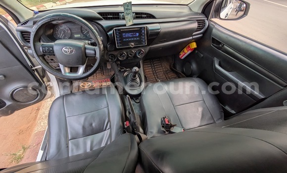 Acheter Occasion Voiture Toyota Hilux Blanc à Yaoundé, Central Cameroon Acheter Occasion Voiture Toyota Hilux Blanc à Yaoundé, Central Cameroon