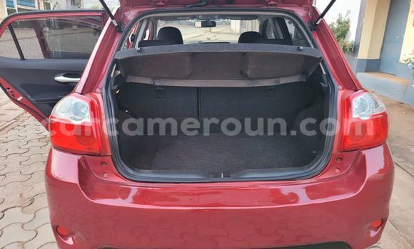 Sayi Na hannu Toyota Auris Red Mota in Yaounde a Babban Kamaru Sayi Na hannu Toyota Auris Red Mota in Yaounde a Babban Kamaru