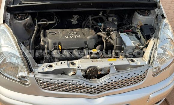 Sayi Na hannu Toyota Yaris Verso Azurfa Mota in Yaounde a Babban Kamaru Sayi Na hannu Toyota Yaris Verso Azurfa Mota in Yaounde a Babban Kamaru