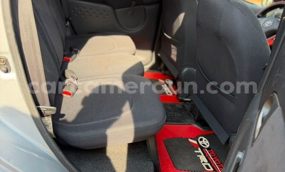 Sayi Na hannu Toyota Yaris Verso Azurfa Mota in Yaounde a Babban Kamaru Sayi Na hannu Toyota Yaris Verso Azurfa Mota in Yaounde a Babban Kamaru