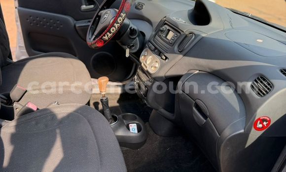 Sayi Na hannu Toyota Yaris Verso Azurfa Mota in Yaounde a Babban Kamaru Sayi Na hannu Toyota Yaris Verso Azurfa Mota in Yaounde a Babban Kamaru