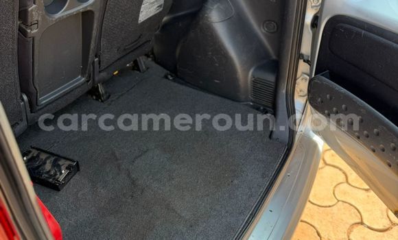 Sayi Na hannu Toyota Yaris Verso Azurfa Mota in Yaounde a Babban Kamaru Sayi Na hannu Toyota Yaris Verso Azurfa Mota in Yaounde a Babban Kamaru