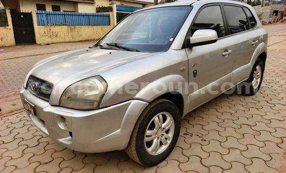 Sayi Na hannu Hyundai Tucson Azurfa Mota in Yaounde a Babban Kamaru Sayi Na hannu Hyundai Tucson Azurfa Mota in Yaounde a Babban Kamaru