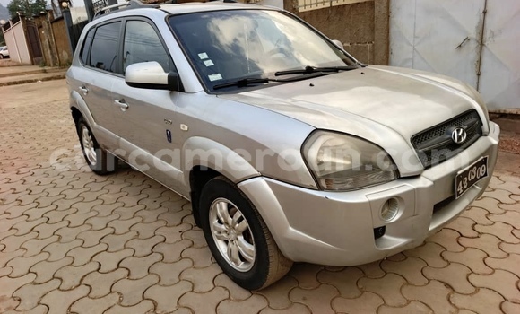 Sayi Na hannu Hyundai Tucson Azurfa Mota in Yaounde a Babban Kamaru Sayi Na hannu Hyundai Tucson Azurfa Mota in Yaounde a Babban Kamaru