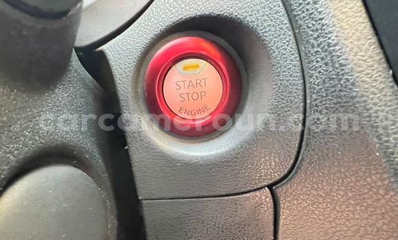 Sayi Na hannu Nissan Juke Azurfa Mota in Yaounde a Babban Kamaru Sayi Na hannu Nissan Juke Azurfa Mota in Yaounde a Babban Kamaru