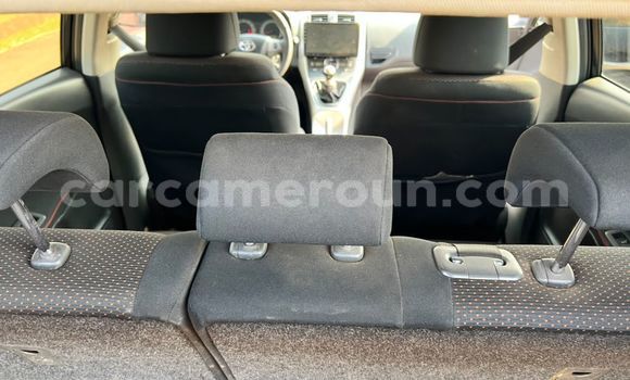 Sayi Na hannu Toyota Auris Black Mota in Yaounde a Babban Kamaru Sayi Na hannu Toyota Auris Black Mota in Yaounde a Babban Kamaru