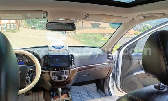 Sayi Na hannu Hyundai Santa Fe Blue Mota in Yaounde a Babban Kamaru Sayi Na hannu Hyundai Santa Fe Blue Mota in Yaounde a Babban Kamaru