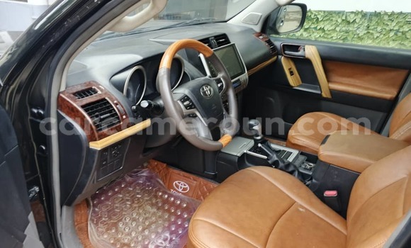 Sayi Na hannu Toyota Land Cruiser Prado Black Mota in Douala a Ƙasar Kamaru Sayi Na hannu Toyota Land Cruiser Prado Black Mota in Douala a Ƙasar Kamaru
