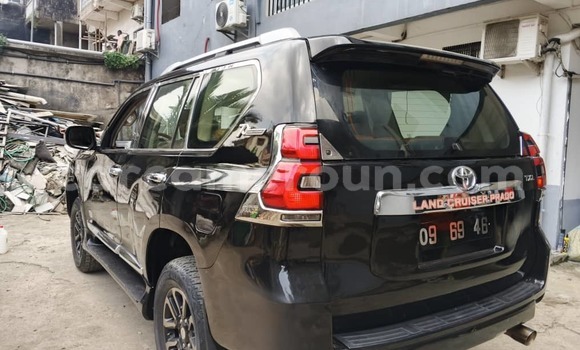 Sayi Na hannu Toyota Land Cruiser Prado Black Mota in Douala a Ƙasar Kamaru Sayi Na hannu Toyota Land Cruiser Prado Black Mota in Douala a Ƙasar Kamaru