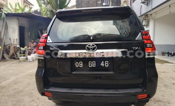 Sayi Na hannu Toyota Land Cruiser Prado Black Mota in Douala a Ƙasar Kamaru Sayi Na hannu Toyota Land Cruiser Prado Black Mota in Douala a Ƙasar Kamaru
