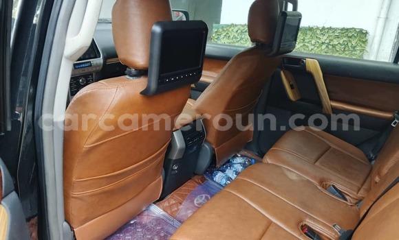 Sayi Na hannu Toyota Land Cruiser Prado Black Mota in Douala a Ƙasar Kamaru Sayi Na hannu Toyota Land Cruiser Prado Black Mota in Douala a Ƙasar Kamaru