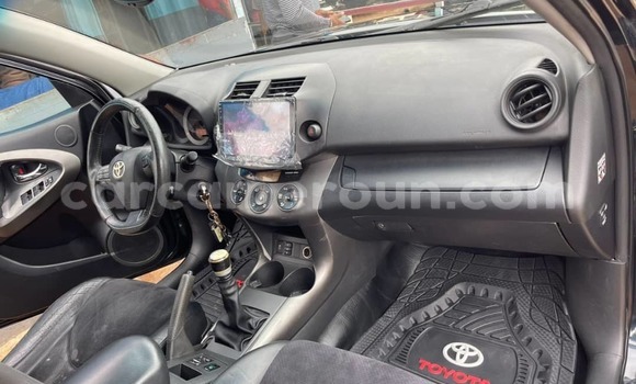 Sayi Na hannu Toyota RAV4 Black Mota in Yaounde a Babban Kamaru Sayi Na hannu Toyota RAV4 Black Mota in Yaounde a Babban Kamaru