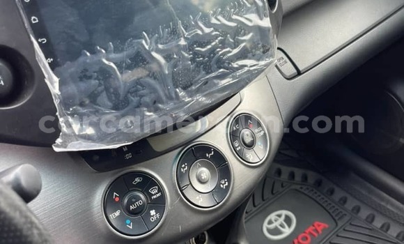 Sayi Na hannu Toyota RAV4 Black Mota in Yaounde a Babban Kamaru Sayi Na hannu Toyota RAV4 Black Mota in Yaounde a Babban Kamaru