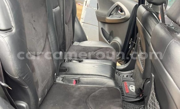 Sayi Na hannu Toyota RAV4 Black Mota in Yaounde a Babban Kamaru Sayi Na hannu Toyota RAV4 Black Mota in Yaounde a Babban Kamaru