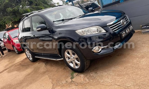 Sayi Na hannu Toyota RAV4 Black Mota in Yaounde a Babban Kamaru Sayi Na hannu Toyota RAV4 Black Mota in Yaounde a Babban Kamaru