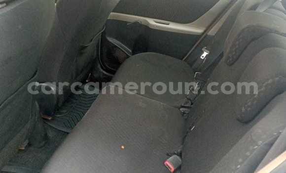 Sayi Na hannu Toyota Vitz Blue Mota in Yaounde a Babban Kamaru Sayi Na hannu Toyota Vitz Blue Mota in Yaounde a Babban Kamaru