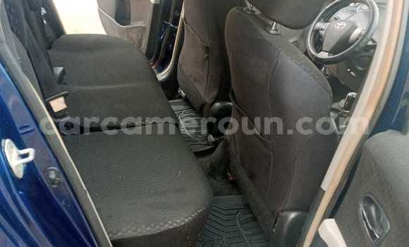 Sayi Na hannu Toyota Vitz Blue Mota in Yaounde a Babban Kamaru Sayi Na hannu Toyota Vitz Blue Mota in Yaounde a Babban Kamaru