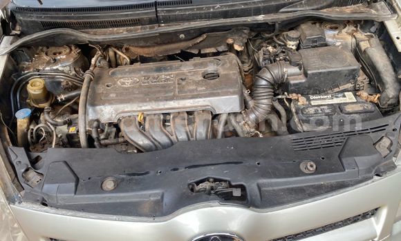 Sayi Na hannu Toyota Corolla Verso Azurfa Mota in Yaounde a Babban Kamaru Sayi Na hannu Toyota Corolla Verso Azurfa Mota in Yaounde a Babban Kamaru