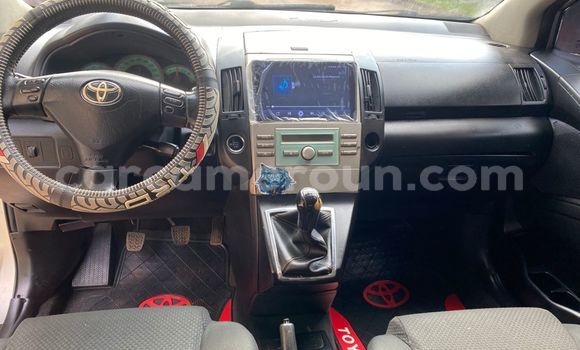 Sayi Na hannu Toyota Corolla Verso Azurfa Mota in Yaounde a Babban Kamaru Sayi Na hannu Toyota Corolla Verso Azurfa Mota in Yaounde a Babban Kamaru
