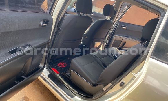 Sayi Na hannu Toyota Corolla Verso Azurfa Mota in Yaounde a Babban Kamaru Sayi Na hannu Toyota Corolla Verso Azurfa Mota in Yaounde a Babban Kamaru