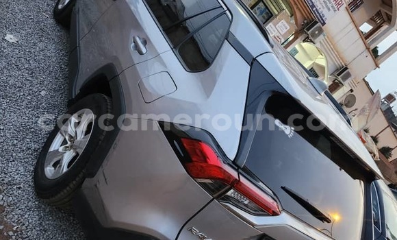 Acheter Occasion Voiture Toyota RAV4 Gris à Yaoundé, Central Cameroon Acheter Occasion Voiture Toyota RAV4 Gris à Yaoundé, Central Cameroon