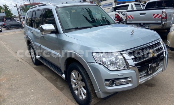 Sayi Na hannu Mitsubishi Montero Sport Azurfa Mota in Douala a Ƙasar Kamaru Sayi Na hannu Mitsubishi Montero Sport Azurfa Mota in Douala a Ƙasar Kamaru