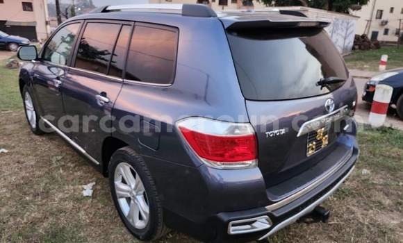 Buy Used Toyota Highlander Blue Car in Yaounde in Central Cameroon Buy Used Toyota Highlander Blue Car in Yaounde in Central Cameroon