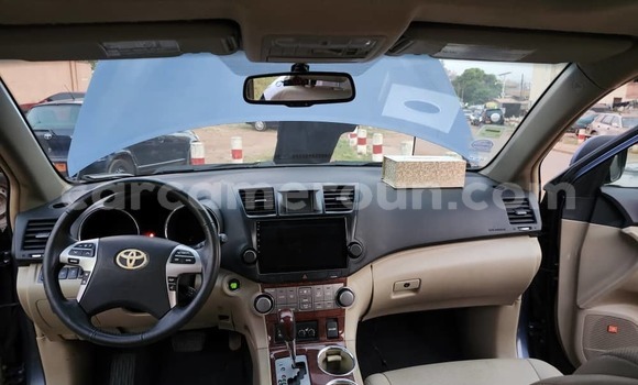 Sayi Na hannu Toyota Highlander Black Mota in Yaounde a Babban Kamaru Sayi Na hannu Toyota Highlander Black Mota in Yaounde a Babban Kamaru