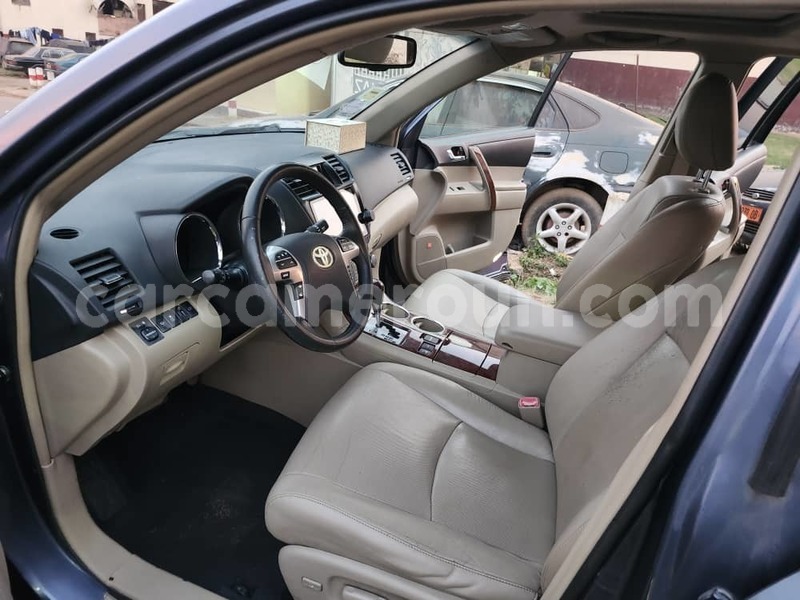 Big with watermark toyota highlander central cameroon yaounde 22053