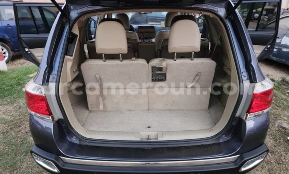 Sayi Na hannu Toyota Highlander Black Mota in Yaounde a Babban Kamaru Sayi Na hannu Toyota Highlander Black Mota in Yaounde a Babban Kamaru