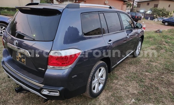 Sayi Na hannu Toyota Highlander Black Mota in Yaounde a Babban Kamaru Sayi Na hannu Toyota Highlander Black Mota in Yaounde a Babban Kamaru