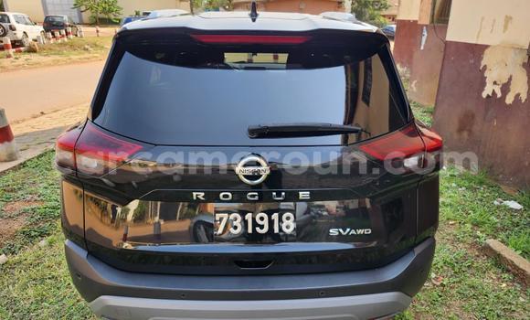 Sayi Na hannu Nissan Rogue Blue Mota in Yaounde a Babban Kamaru Sayi Na hannu Nissan Rogue Blue Mota in Yaounde a Babban Kamaru