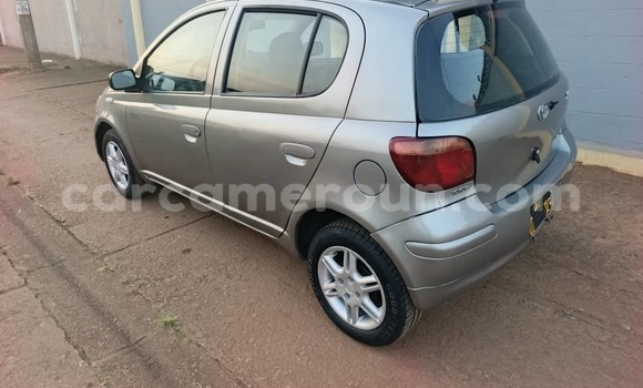 Sayi Na hannu Toyota Yaris Azurfa Mota in Yaounde a Babban Kamaru Sayi Na hannu Toyota Yaris Azurfa Mota in Yaounde a Babban Kamaru