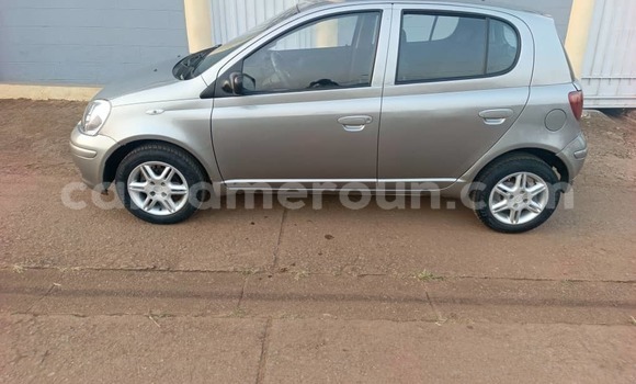 Sayi Na hannu Toyota Yaris Azurfa Mota in Yaounde a Babban Kamaru Sayi Na hannu Toyota Yaris Azurfa Mota in Yaounde a Babban Kamaru
