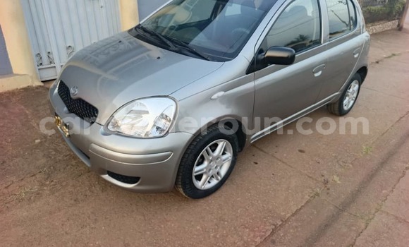 Sayi Na hannu Toyota Yaris Azurfa Mota in Yaounde a Babban Kamaru Sayi Na hannu Toyota Yaris Azurfa Mota in Yaounde a Babban Kamaru