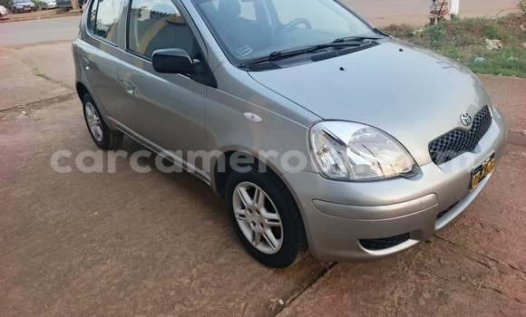 Sayi Na hannu Toyota Yaris Azurfa Mota in Yaounde a Babban Kamaru Sayi Na hannu Toyota Yaris Azurfa Mota in Yaounde a Babban Kamaru