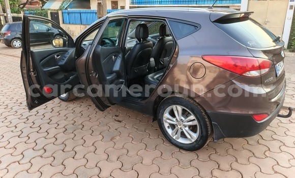 Acheter Occasion Voiture Hyundai ix35 Marron à Yaoundé, Central Cameroon Acheter Occasion Voiture Hyundai ix35 Marron à Yaoundé, Central Cameroon