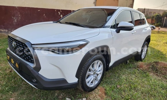 Sayi Na hannu Toyota Corolla Cross White Mota in Yaounde a Babban Kamaru Sayi Na hannu Toyota Corolla Cross White Mota in Yaounde a Babban Kamaru