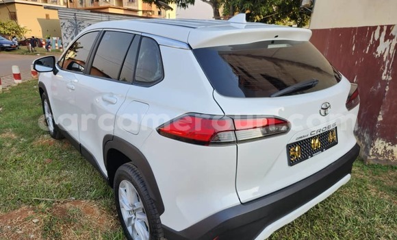 Sayi Na hannu Toyota Corolla Cross White Mota in Yaounde a Babban Kamaru Sayi Na hannu Toyota Corolla Cross White Mota in Yaounde a Babban Kamaru