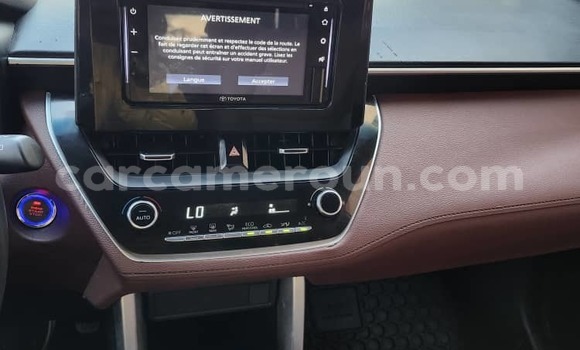 Sayi Na hannu Toyota Corolla Cross White Mota in Yaounde a Babban Kamaru Sayi Na hannu Toyota Corolla Cross White Mota in Yaounde a Babban Kamaru